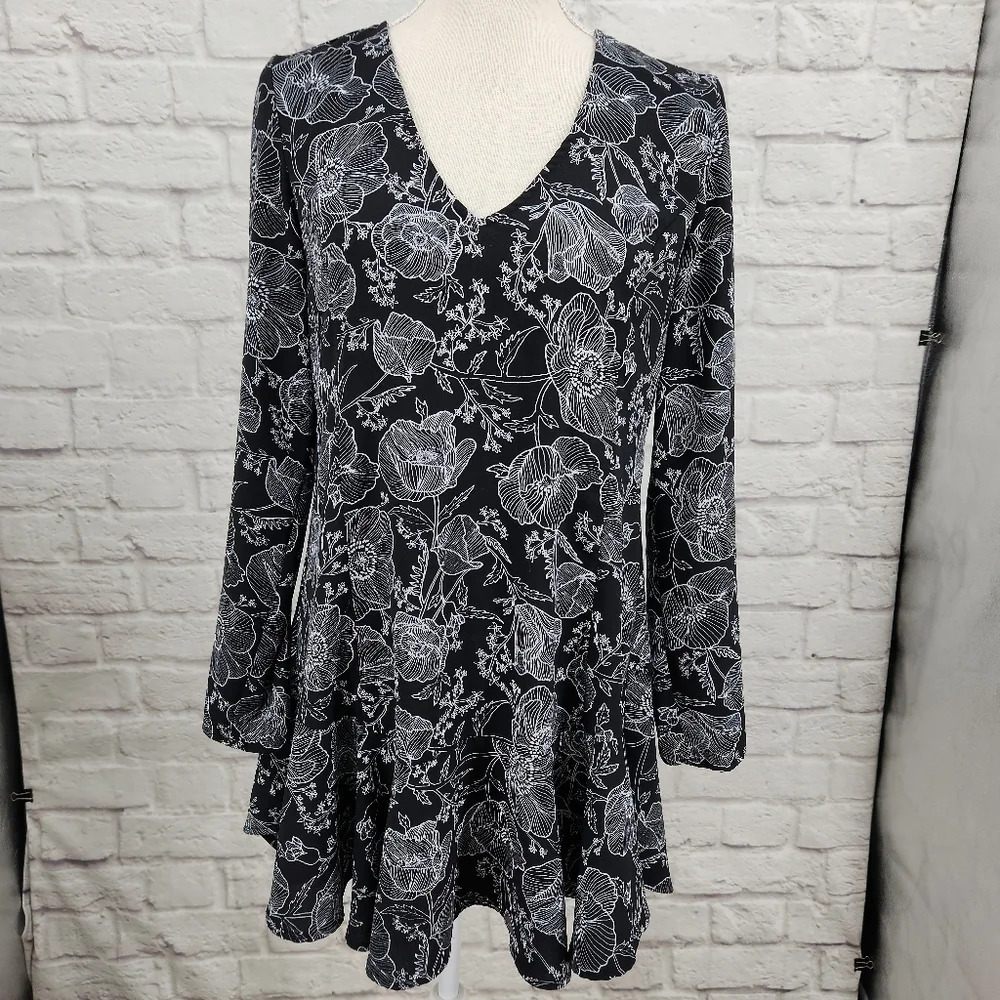 LEITH Black & White Floral V Neck Long Sleeve Dress Size Medium